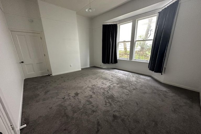 Photo of property in 180-182 Ohiro Road, Brooklyn, Wellington, 6021