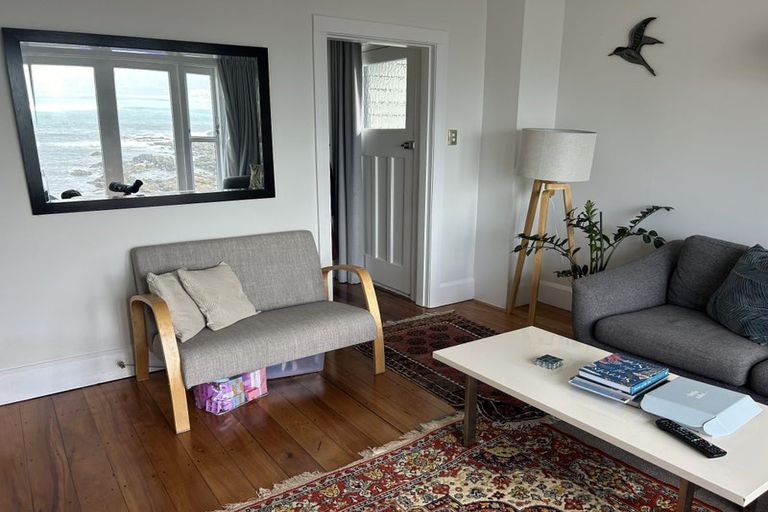 Photo of property in 398 Queens Drive, Lyall Bay, Wellington, 6022