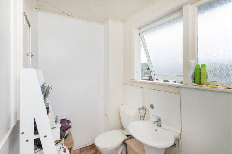 Photo of property in 11 Cambridge Terrace, Kaiti, Gisborne, 4010