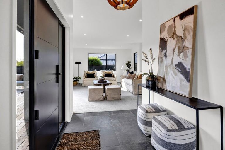 Photo of property in 2 Marsden Place, Hurworth, New Plymouth, 4310