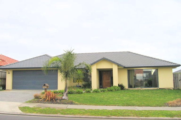 Photo of property in 11 Gilford Place, East Tamaki Heights, Auckland, 2016