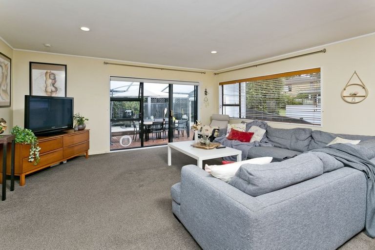 Photo of property in 1/8 City View Terrace, Birkenhead, Auckland, 0626