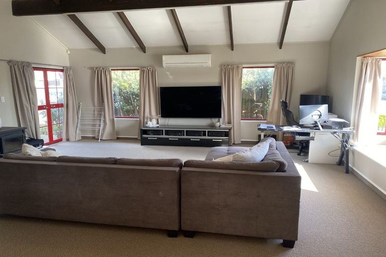 Photo of property in 11 Jeffares Place, Taradale, Napier, 4112