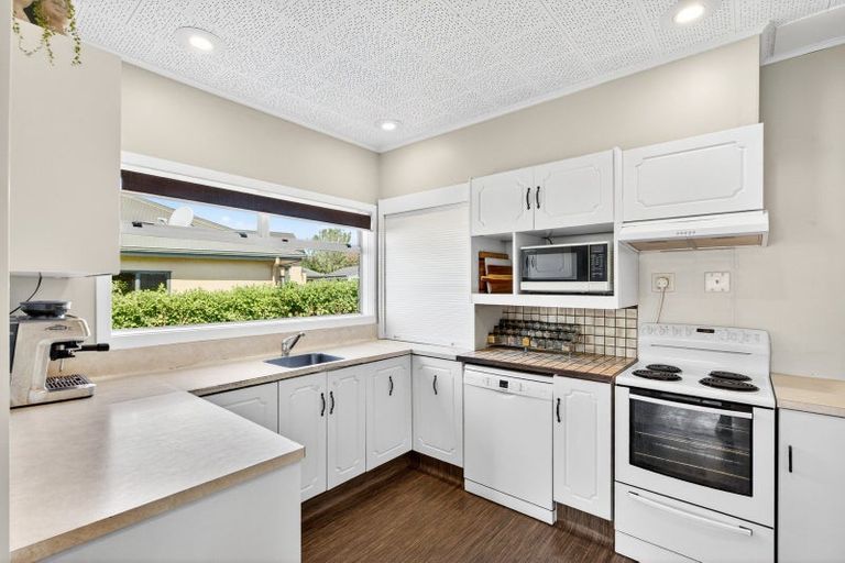 Photo of property in 16 Brookvale Road, Havelock North, 4130