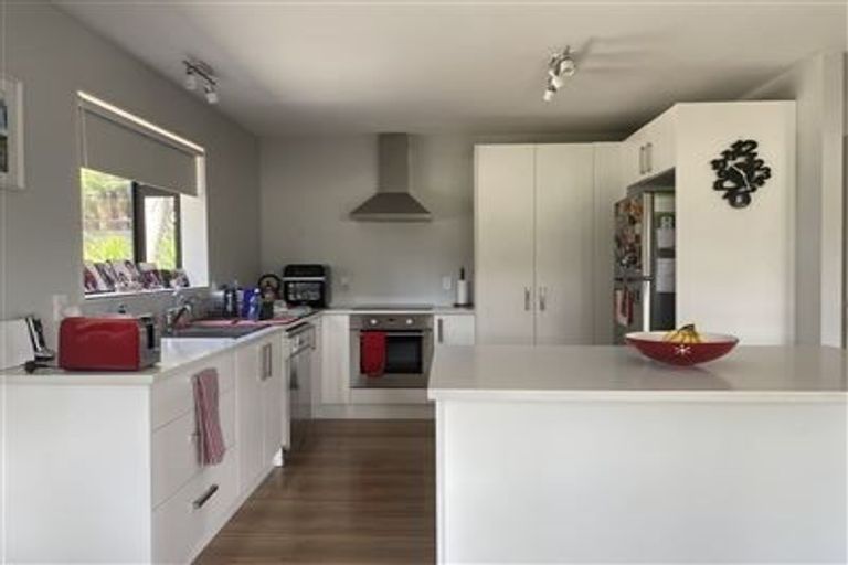 Photo of property in 87b Kaurilands Road, Titirangi, Auckland, 0604