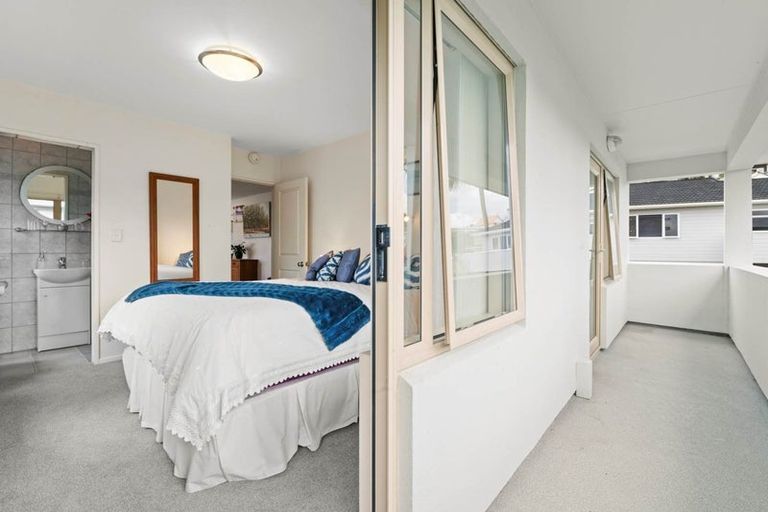Photo of property in 13a Marellen Drive, Red Beach, 0932