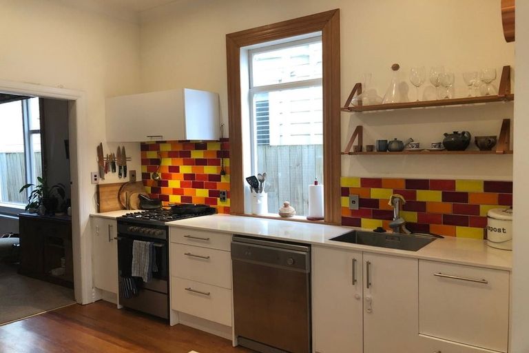 Photo of property in 160a Tasman Street, Mount Cook, Wellington, 6021