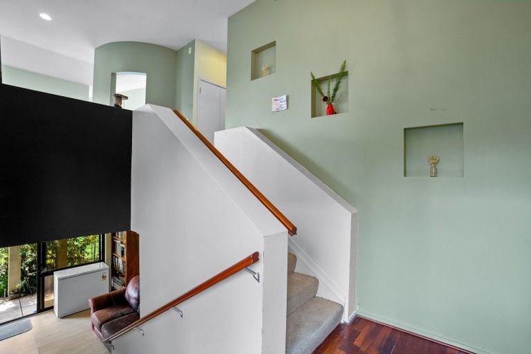 Photo of property in 4 Twin Wharf Road, Herald Island, Auckland, 0618