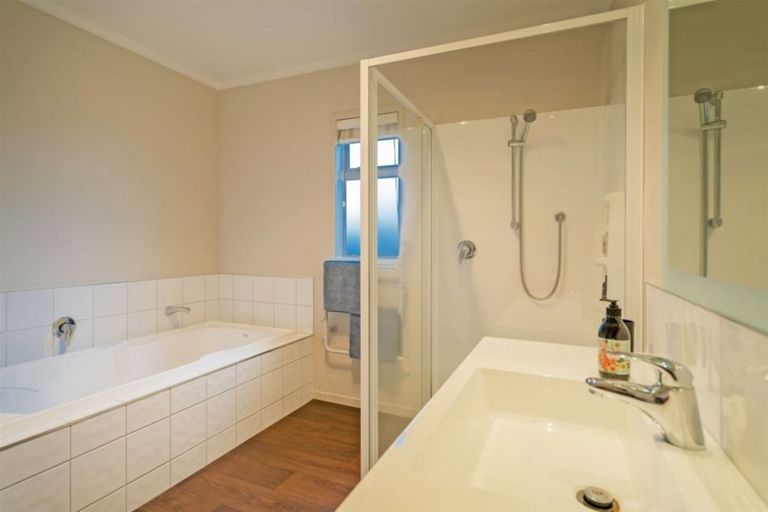 Photo of property in 10 Dotterel Place, Whitianga, 3510