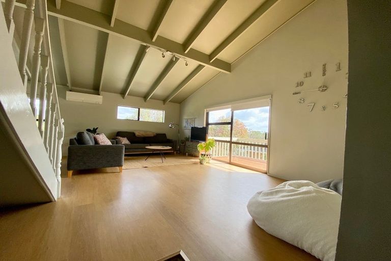 Photo of property in 1/42 Pokapu Street, Titirangi, Auckland, 0600