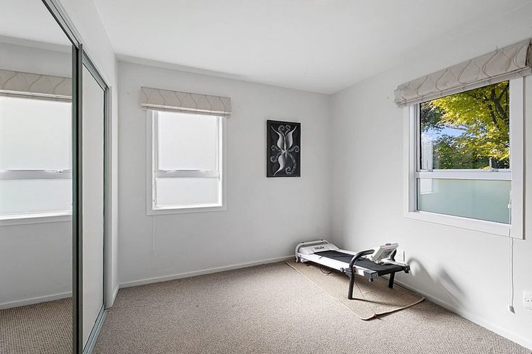 Photo of property in 14 Del Mar Place, Merrilands, New Plymouth, 4312