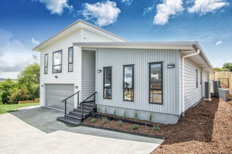 Photo of property in 9 Nerehana Place, Red Beach, 0932