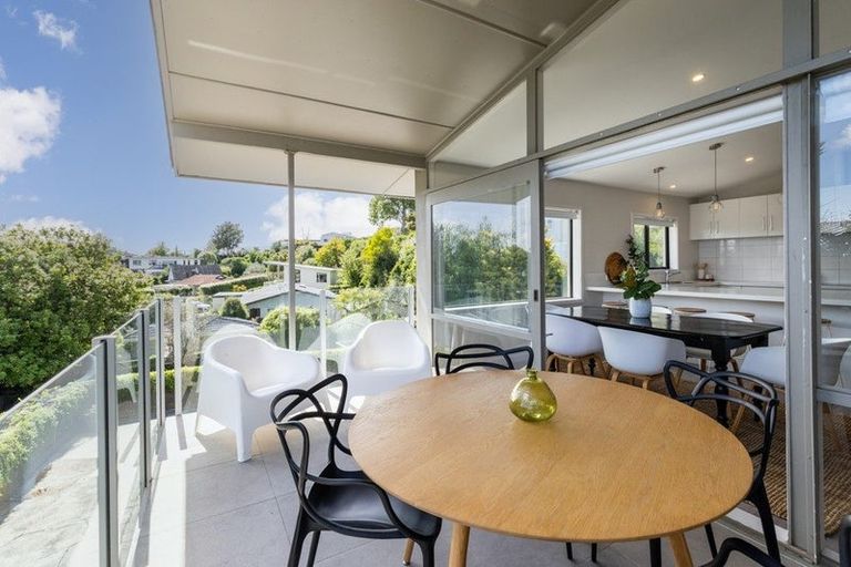 Photo of property in 9 Busby Hill, Havelock North, 4130