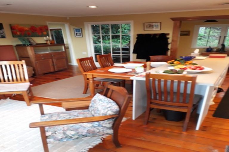 Photo of property in 666 South Titirangi Road, Titirangi, Auckland, 0604
