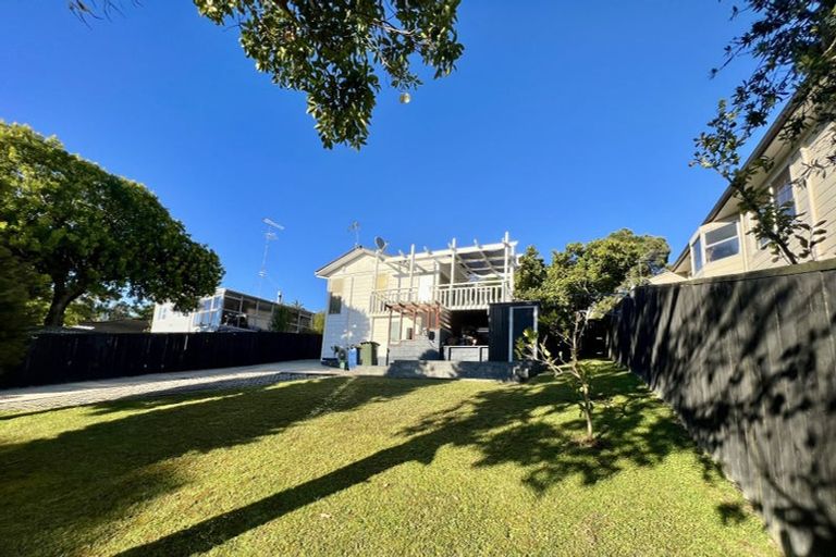 Photo of property in 27 Halberg Street, Glenfield, Auckland, 0629