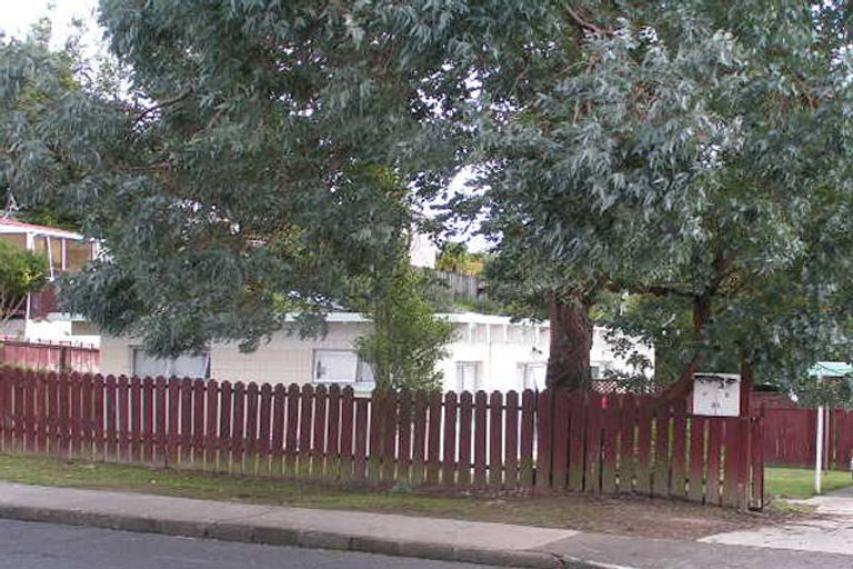 Photo of property in 1/21 Reynella Drive, Massey, Auckland, 0614