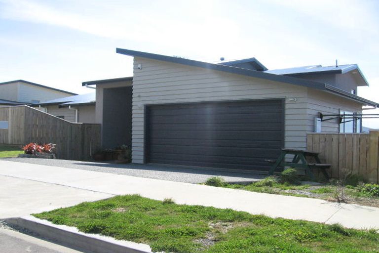 Photo of property in 8 Comber Place, Johnsonville, Wellington, 6037