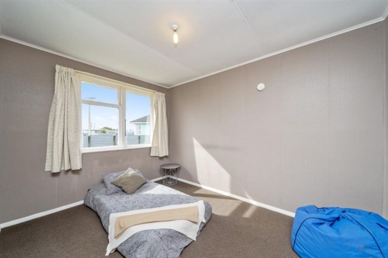 Photo of property in 3 Sutton Place, Hawera, 4610