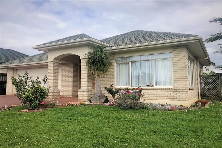 Photo of property in 14 Heyington Way, East Tamaki Heights, Auckland, 2016