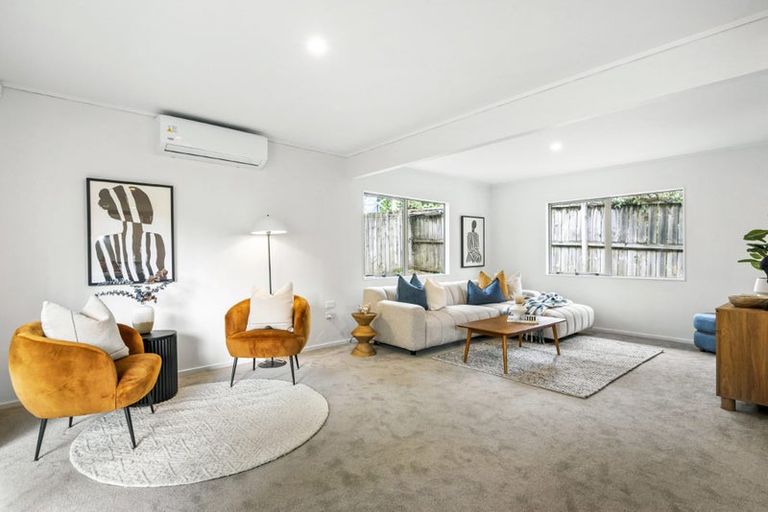 Photo of property in 2/128 Lynn Road, Bayview, Auckland, 0629