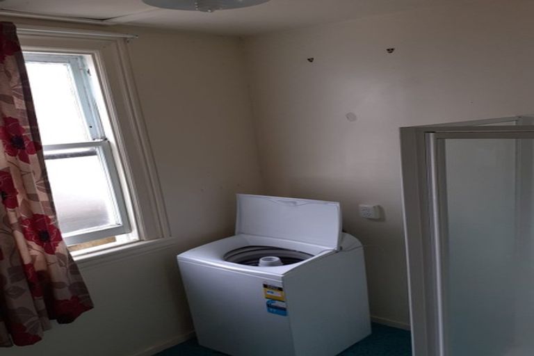 Photo of property in 48-50 Porritt Avenue, Mount Victoria, Wellington, 6011