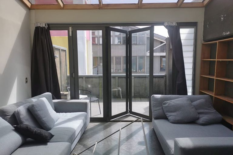 Photo of property in 242/21 Left Bank, Te Aro, Wellington, 6011
