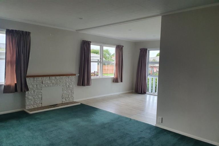 Photo of property in 61 Gloria Avenue, Te Atatu Peninsula, Auckland, 0610