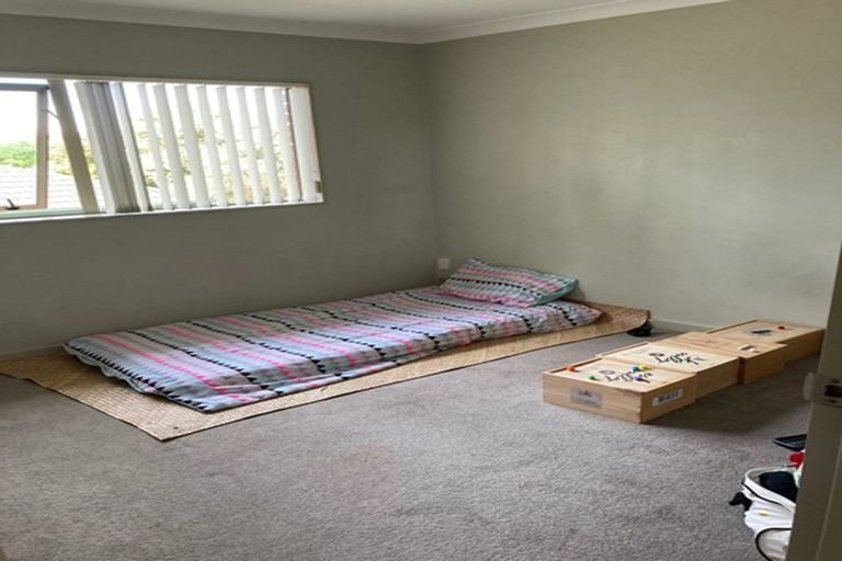 Photo of property in 61 Helleur Road, Massey, Auckland, 0614