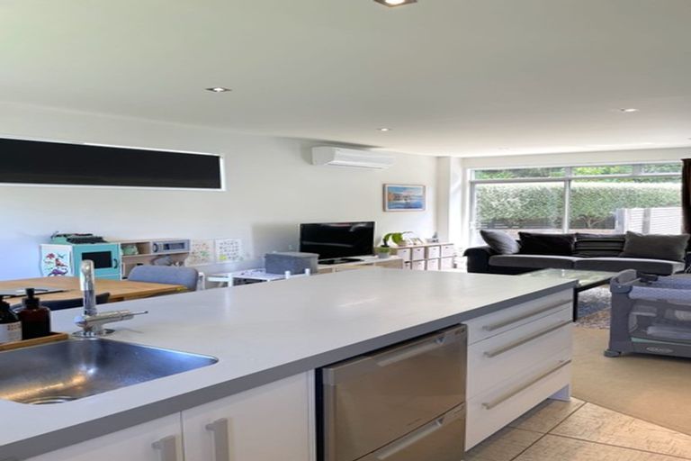 Photo of property in 33 Tiketike Way, Brooklyn, Wellington, 6021