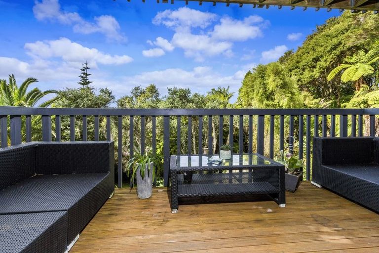 Photo of property in 2/813 East Coast Road, Northcross, Auckland, 0630