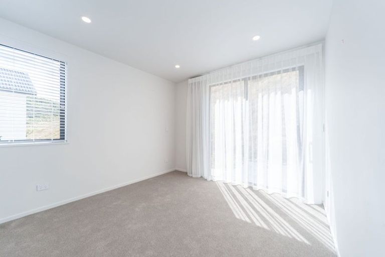 Photo of property in 33 Oakum Road, Whitby, Porirua, 5024