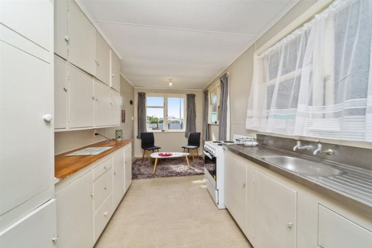 Photo of property in 3 Sutton Place, Hawera, 4610