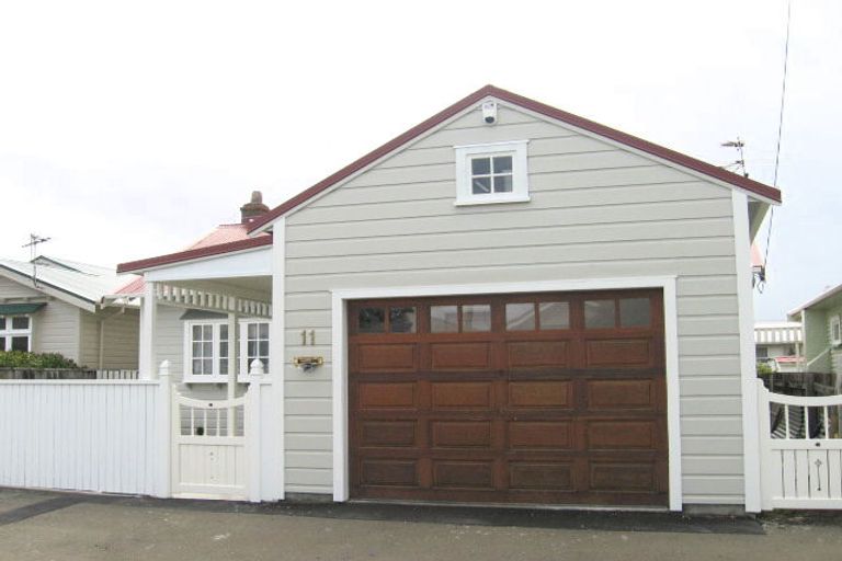 Photo of property in 11 Resolution Street, Lyall Bay, Wellington, 6022