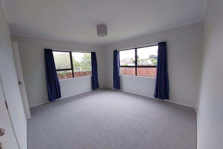Photo of property in 75 Santiago Crescent, Unsworth Heights, Auckland, 0632