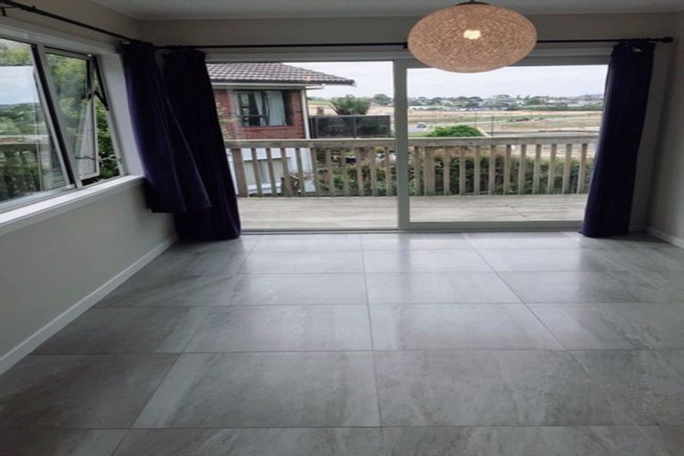 Photo of property in 26 Tawhana Crescent, Red Beach, 0932