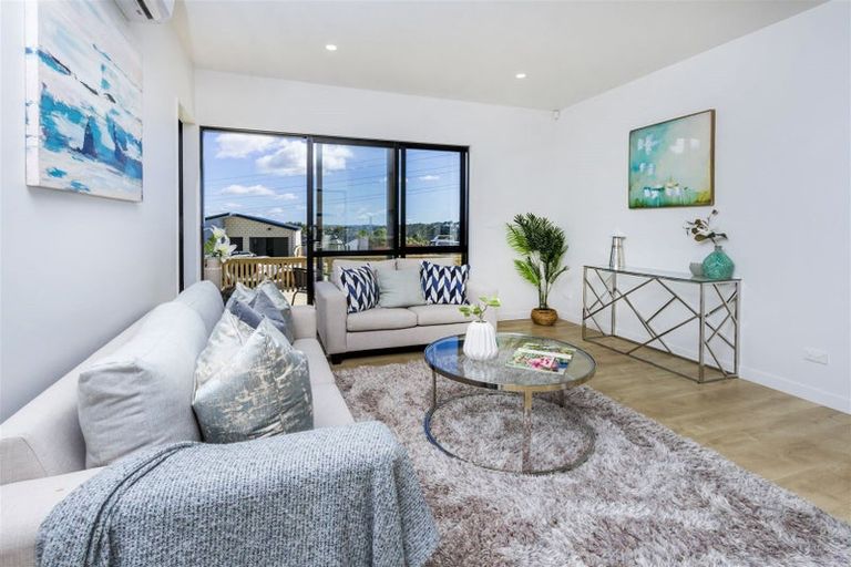 Photo of property in 1 Horokaka Street, Massey, Auckland, 0614