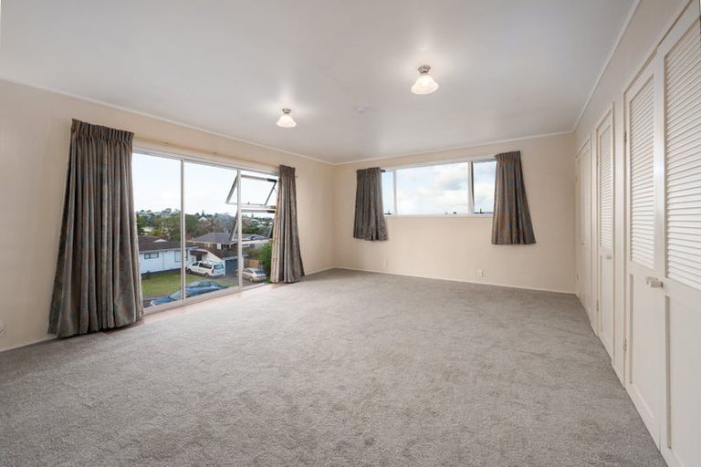 Photo of property in 59 Girrahween Drive, Totara Vale, Auckland, 0629