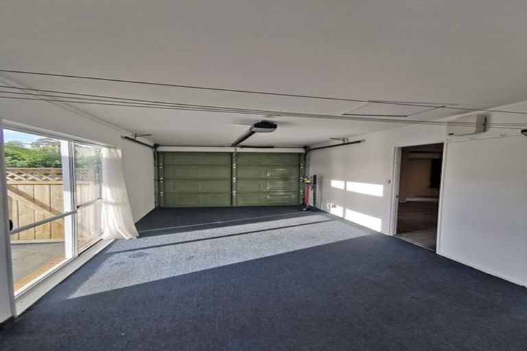 Photo of property in 1 Marbella Drive, Massey, Auckland, 0614