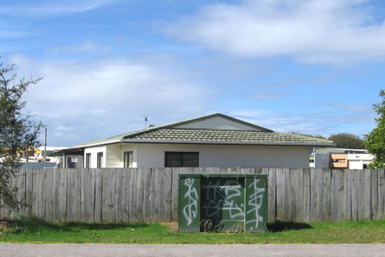 Photo of property in 22 Riserra Drive, Ranui, Auckland, 0612