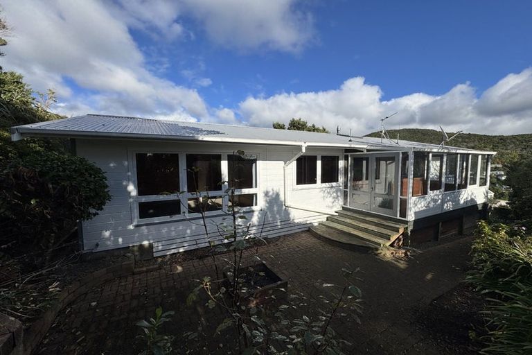 Photo of property in 9 Versailles Street, Karori, Wellington, 6012