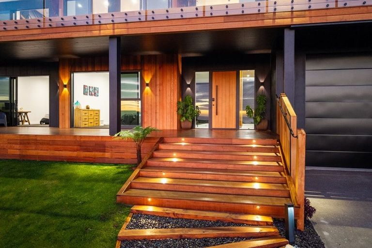 Photo of property in 8 Whio Place, Waikanae, 5036