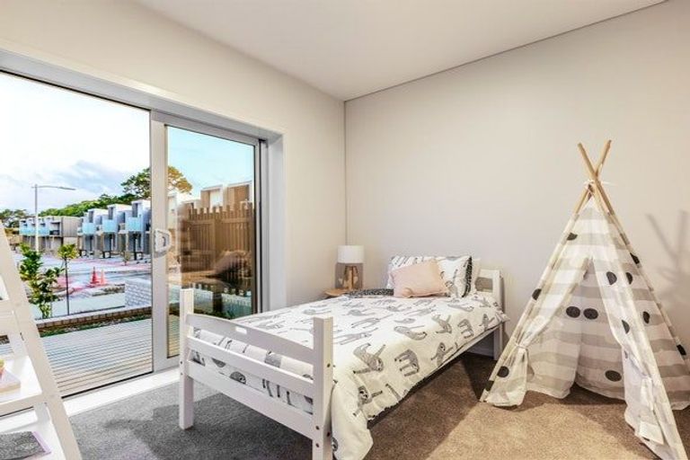 Photo of property in 7 Folkes Lane, New Lynn, Auckland, 0600