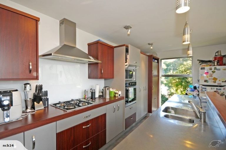 Photo of property in 126 Creswick Terrace, Northland, Wellington, 6012