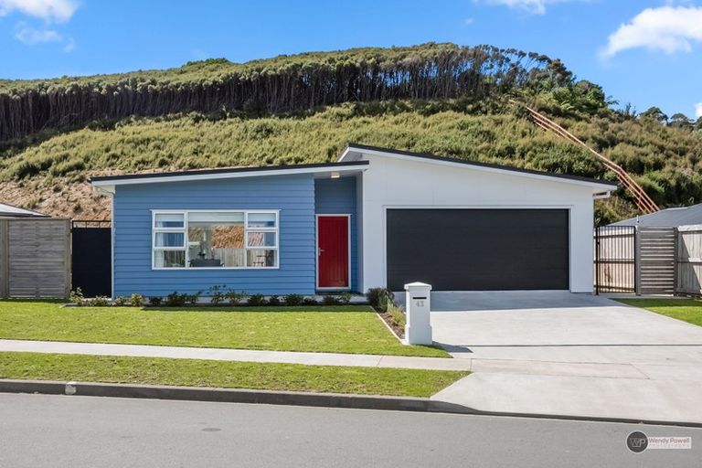 Photo of property in 43 Brian Morgan Terrace, Wainuiomata, Lower Hutt, 5014
