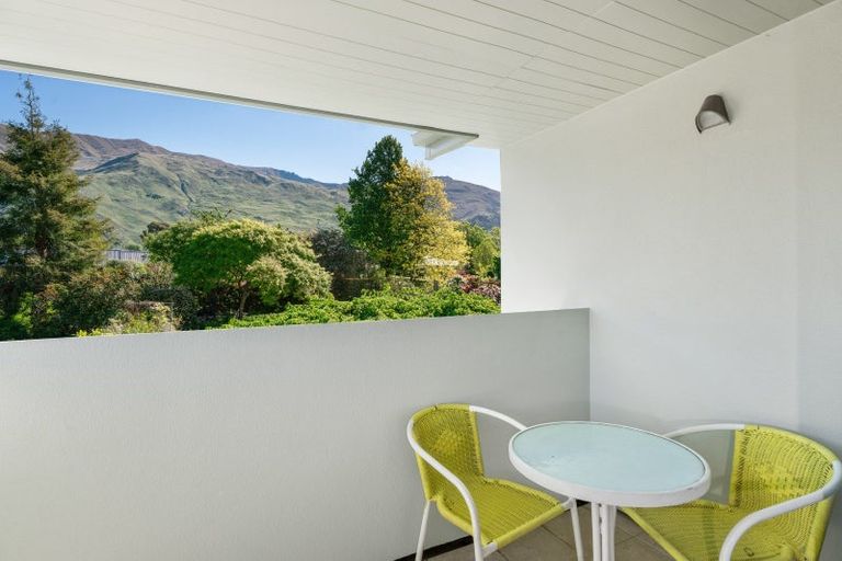 Photo of property in 2c Macandrew Lane, Wanaka, 9305