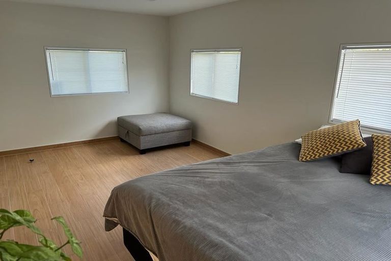 Photo of property in 11 Meadow Crescent, Te Atatu South, Auckland, 0602