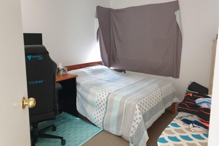 Photo of property in 7 St Lucia Place, Unsworth Heights, Auckland, 0632