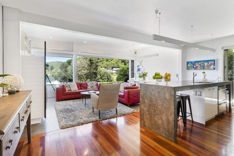Photo of property in 91 Breaker Bay Road, Breaker Bay, Wellington, 6022