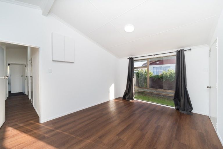 Photo of property in 114 Tremaine Avenue, Westbrook, Palmerston North, 4412