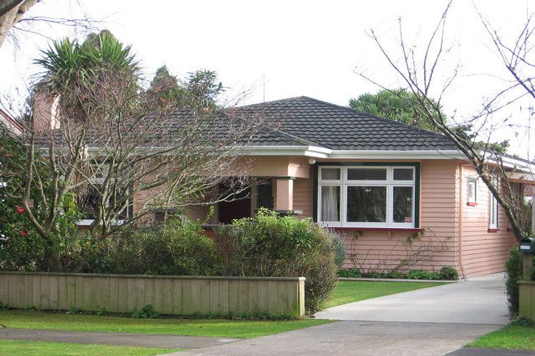 Photo of property in 31 Manapouri Crescent, Hokowhitu, Palmerston North, 4410